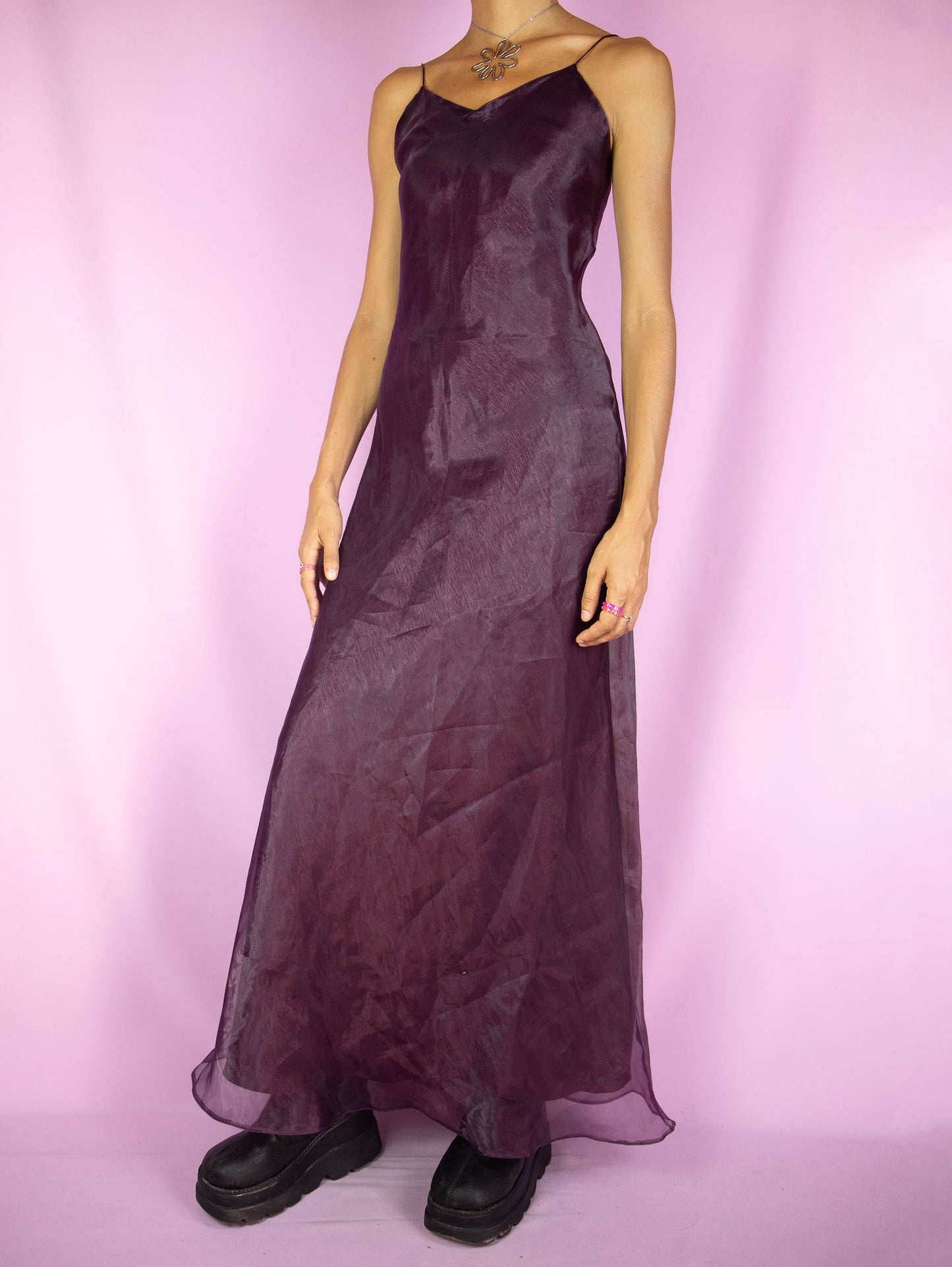 The Vintage 90s Dark Purple Maxi Dress is a purple sleeveless flared dress with spaghetti straps. Fairy grunge whimsygoth 1990s summer party night midi dress.