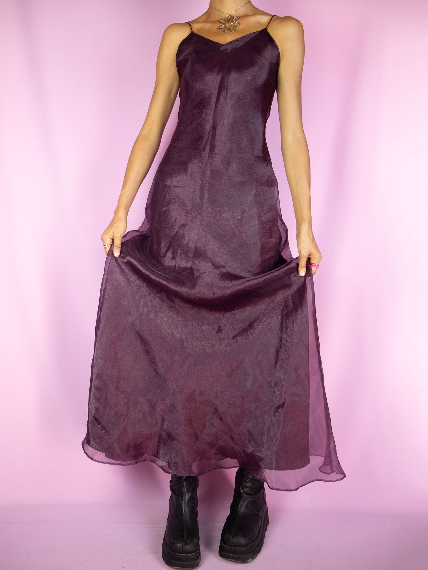 The Vintage 90s Dark Purple Maxi Dress is a purple sleeveless flared dress with spaghetti straps. Fairy grunge whimsygoth 1990s summer party night midi dress.