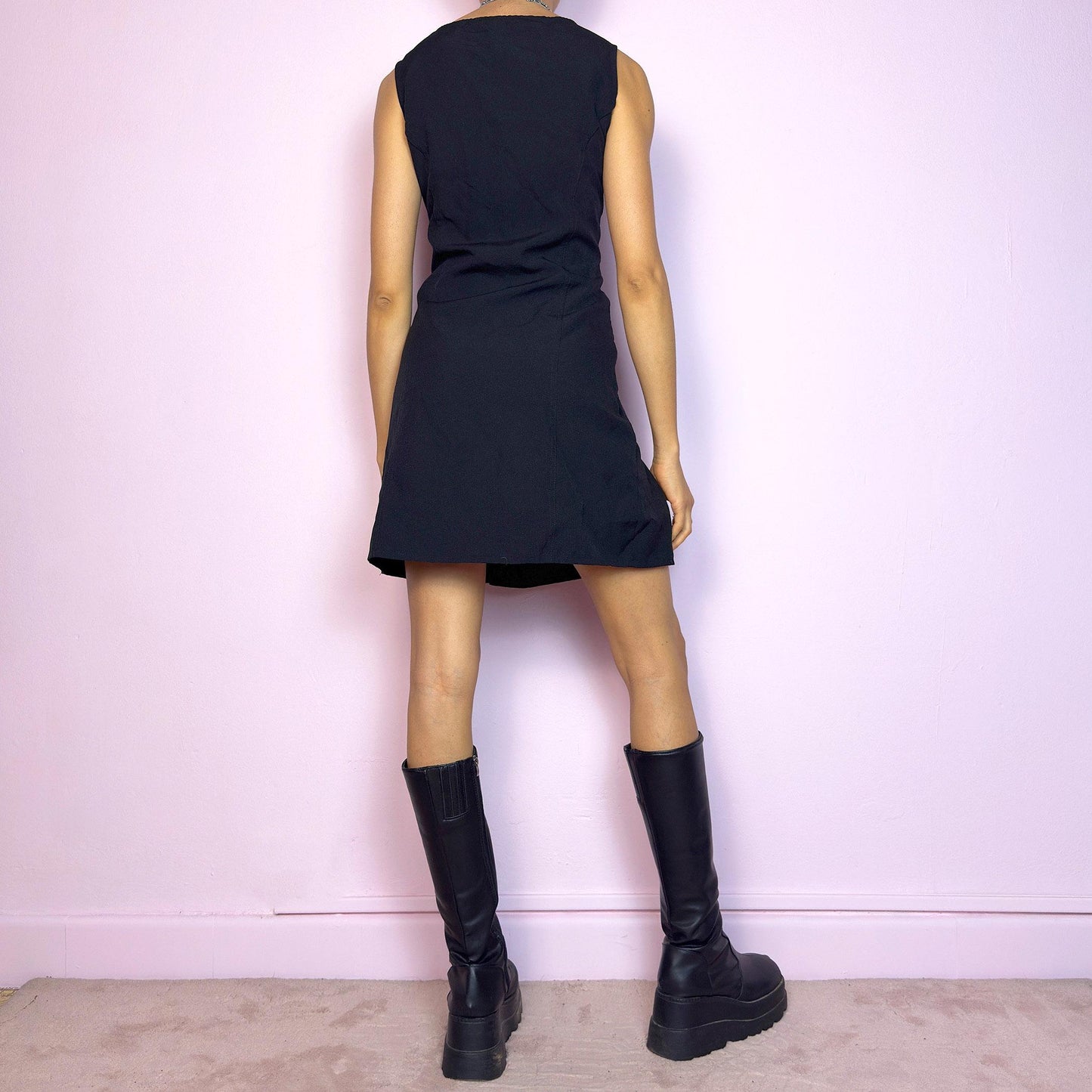 Vintage Y2K Black Pleated Sleeveless Structured Mini Dress – Size M