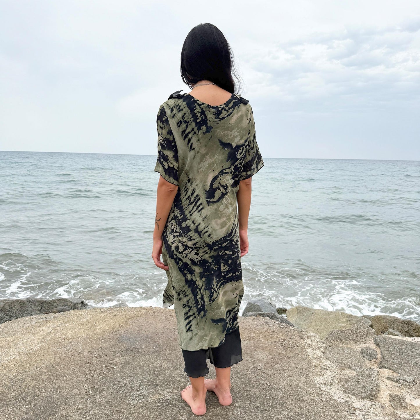 Vintage 90s Black Green Tie Dye Ruffle Neck Midi Dress – Size L