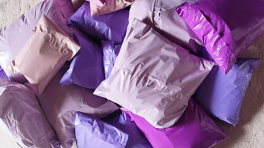 From October 2025, Wanda Core will ship all vintage orders to the USA under DDP (Delivered Duties Paid), no customs, no hidden fees, just seamless delivery of one-of-a-kind European vintage treasures.