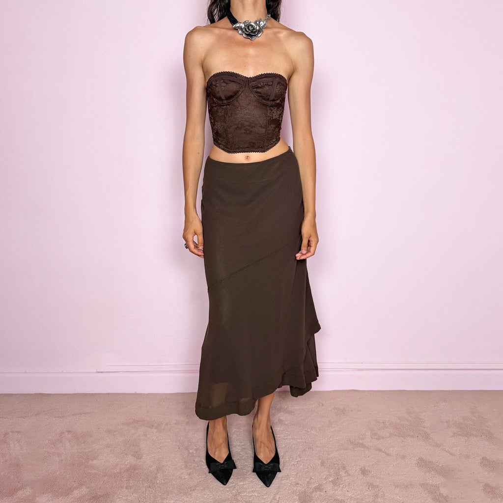 Vintage 2000s Alberta Ferretti brown A-line skirt, made in Italy from a 90% virgin wool and 10% nylon blend. Designed with a side zip closure, no stretch, and an asymmetric layered panel. An elegant and versatile Italian designer piece. Can be worn high-waisted on size S, or slightly lower on the waist for XS and XXS. Excellent vintage condition.