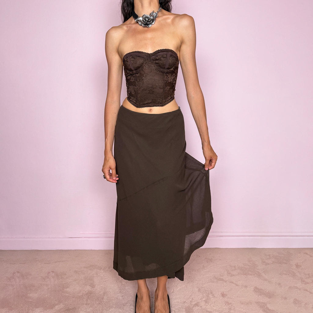 Vintage 2000s Alberta Ferretti brown A-line skirt, made in Italy from a 90% virgin wool and 10% nylon blend. Designed with a side zip closure, no stretch, and an asymmetric layered panel. An elegant and versatile Italian designer piece. Can be worn high-waisted on size S, or slightly lower on the waist for XS and XXS. Excellent vintage condition.