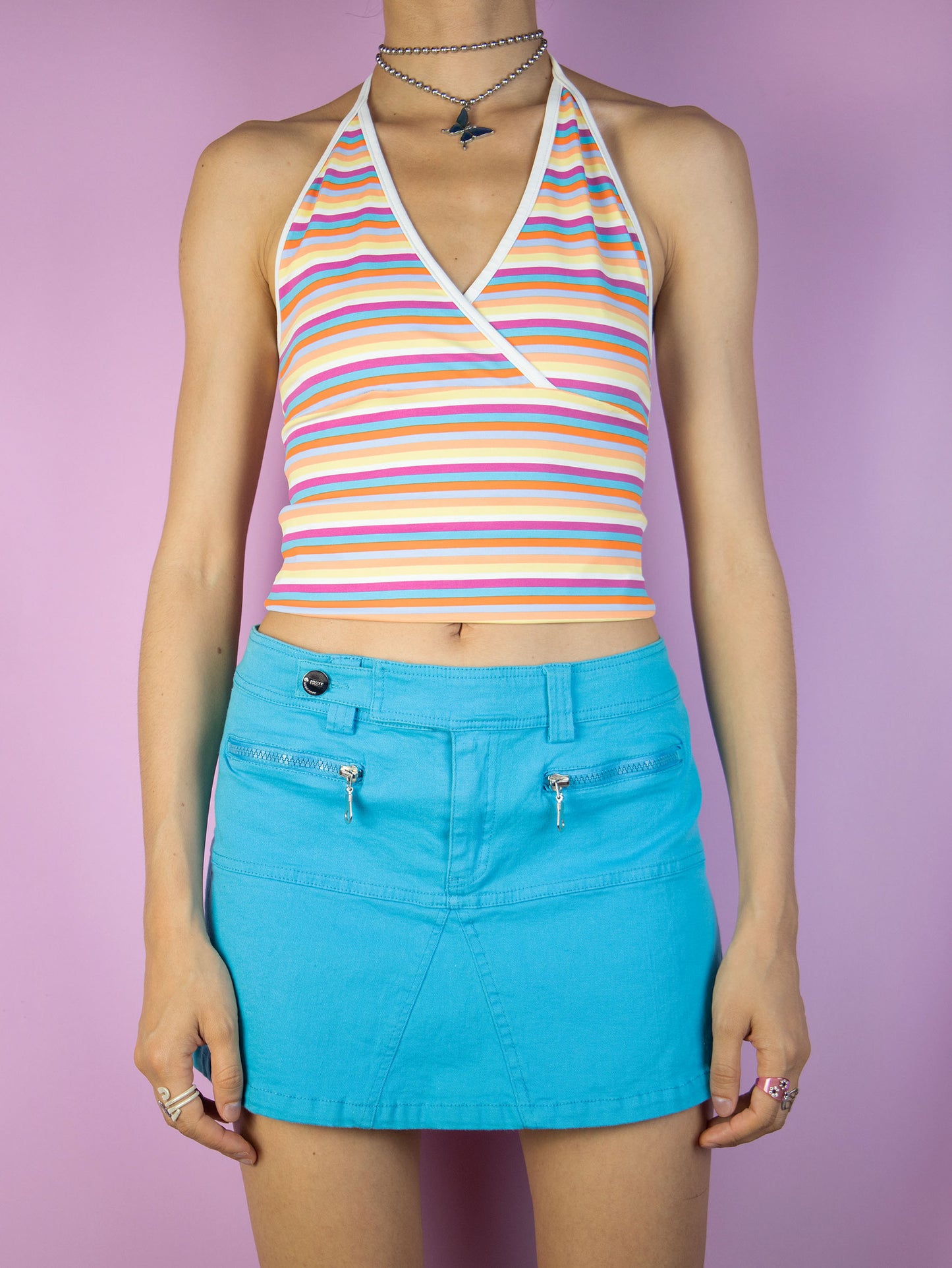 The Y2K Blue Low Rise Mini Skirt is a vintage 2000s cyber grunge inspired low waisted stretchy skirt.
