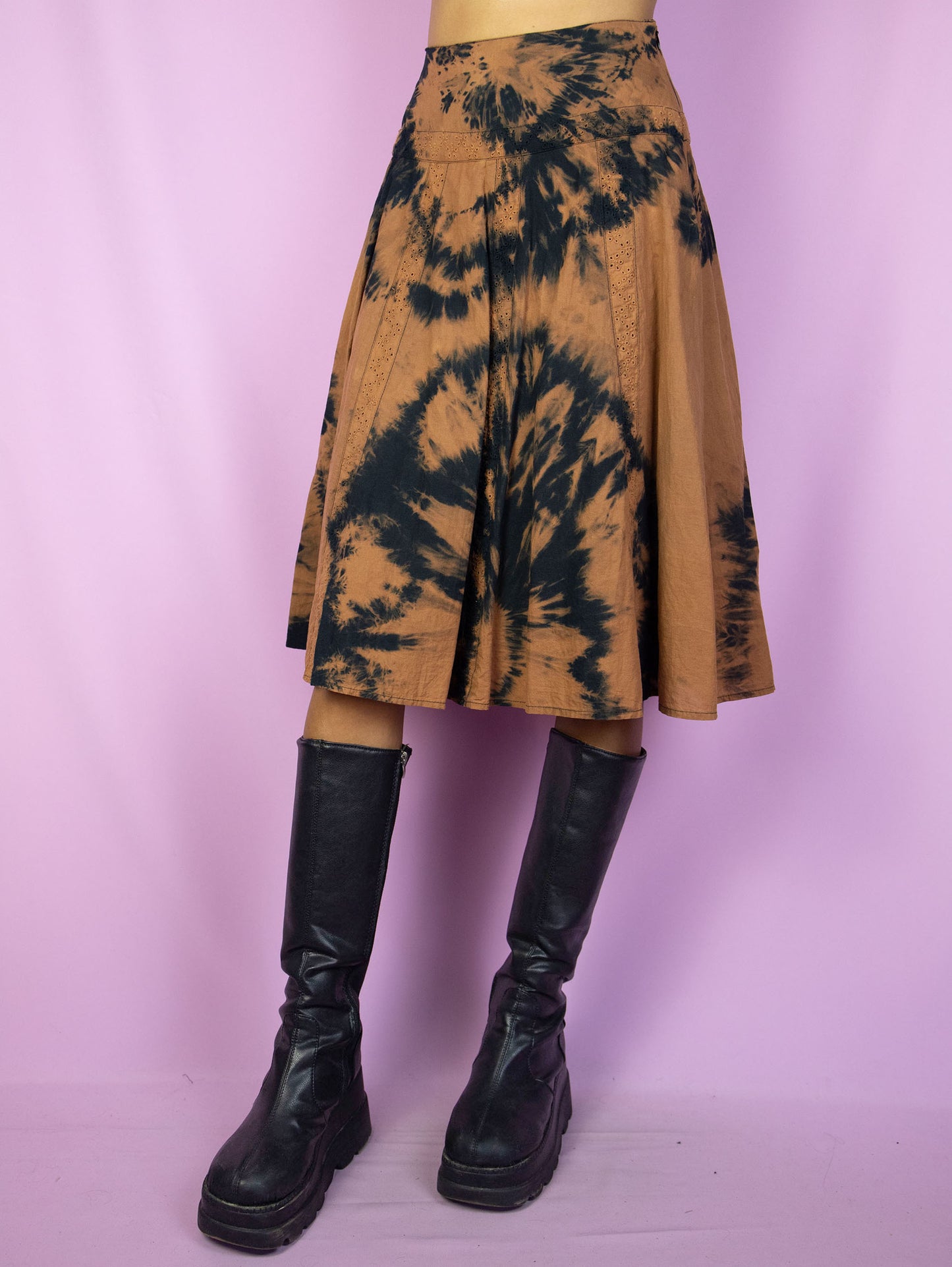 The Vintage 90s Tie Dye Midi Skirt is a brown and black bleached skirt with a side zipper closure. Boho summer festival 1990s psychedelic skirt.