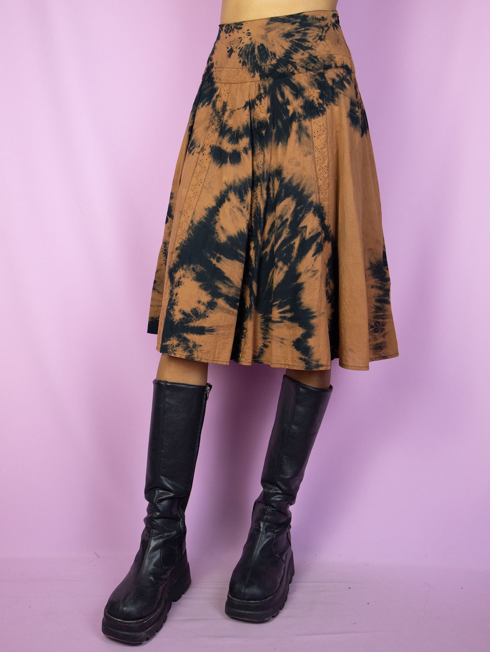 The Vintage 90s Tie Dye Midi Skirt is a brown and black bleached skirt with a side zipper closure. Boho summer festival 1990s psychedelic skirt.