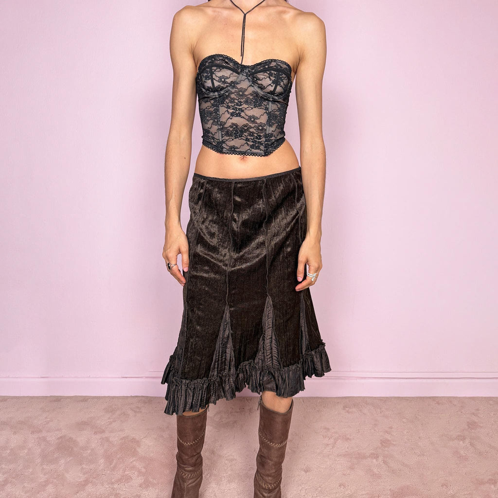 Vintage 90s dark brown velvet midi skirt with a whimsical fairycore feel. Features soft godet inserts creating a flared silhouette and a ruffle hem for movement. Back zip closure with slight stretch. Can be worn high waisted for size L or low rise for size M. Perfect for autumn winter avant garde styling. Great vintage condition.