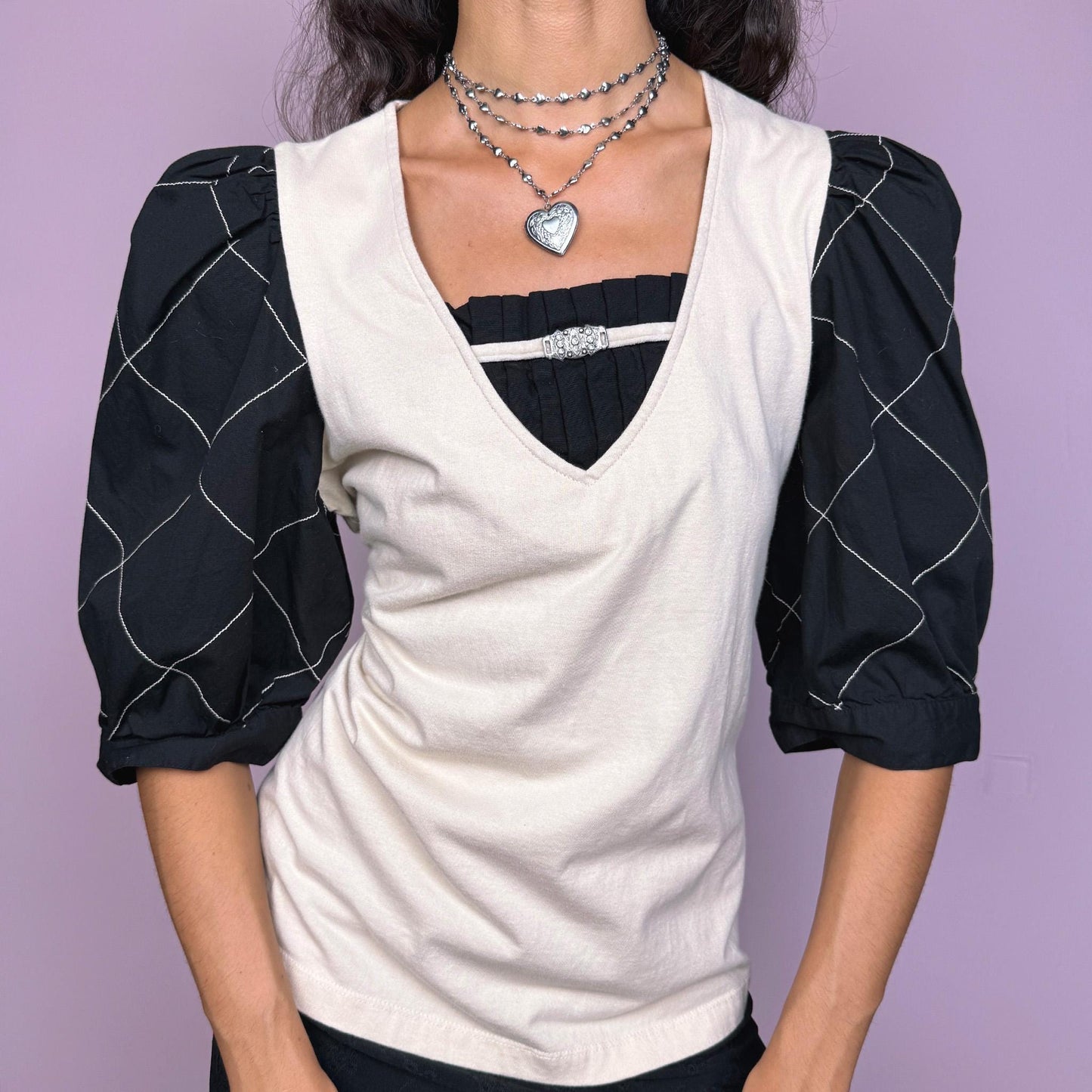 Vintage 90s cream cotton top with exaggerated black puff sleeves and a soft, stretchy body. The medieval-inspired sleeve shape adds dramatic volume, giving the piece a strong cottagecore feel. Perfect for a statement everyday outfit, a themed event or summer party looks. Made from cotton. Great vintage condition.