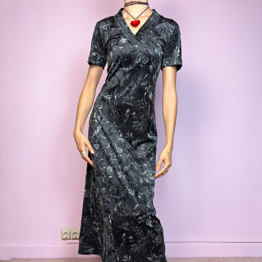 The Vintage 90s Gray Velvet Midi Dress is a moody and elegant 90s piece made from soft, stretchy dark gray velvet with a baroque-style printed pattern. Features a flattering V-neckline, short sleeves, and a sleek longline silhouette. The velvety fabric gives it a luxurious feel while staying comfy. Perfect for witchy aesthetics, gothic romance, or vintage night-out looks.