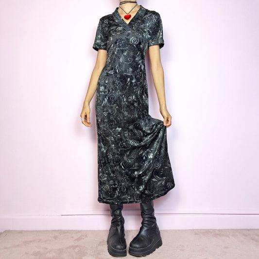 The Vintage 90s Gray Velvet Midi Dress is a moody and elegant 90s piece made from soft, stretchy dark gray velvet with a baroque-style printed pattern. Features a flattering V-neckline, short sleeves, and a sleek longline silhouette. The velvety fabric gives it a luxurious feel while staying comfy. Perfect for witchy aesthetics, gothic romance, or vintage night-out looks.