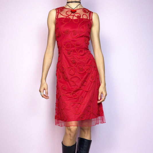 The Vintage 90s Red Mesh Cocktail Dress is a striking sheer-layered piece featuring a sculpted fit with a delicate mesh overlay. Adorned with spiral embroidery and floral appliqué details, this sleeveless dress has a sheer upper neckline for added drama. It’s fully lined and fastens with a back zipper closure. A bold romantic look, ideal for date nights, special events and Valentine’s-inspired outfits. Great vintage condition.