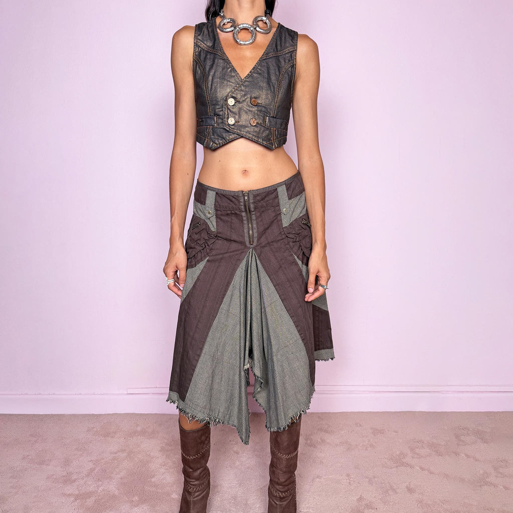 Vintage 2000s deconstructed midi skirt featuring an exposed front zip closure, contrast plaid panel inserts, utility-style pocket detailing, and dramatic asymmetric godet panels with raw frayed edges. The mix of brown and beige tones, visible construction details, and irregular hem give it a distinctly Y2K avant-garde, utilitarian aesthetic. Non-stretch. Can be worn mid-rise for size M or lower on the waist for size S. From a Dutch brand, made from 100% cotton. Excellent vintage condition.