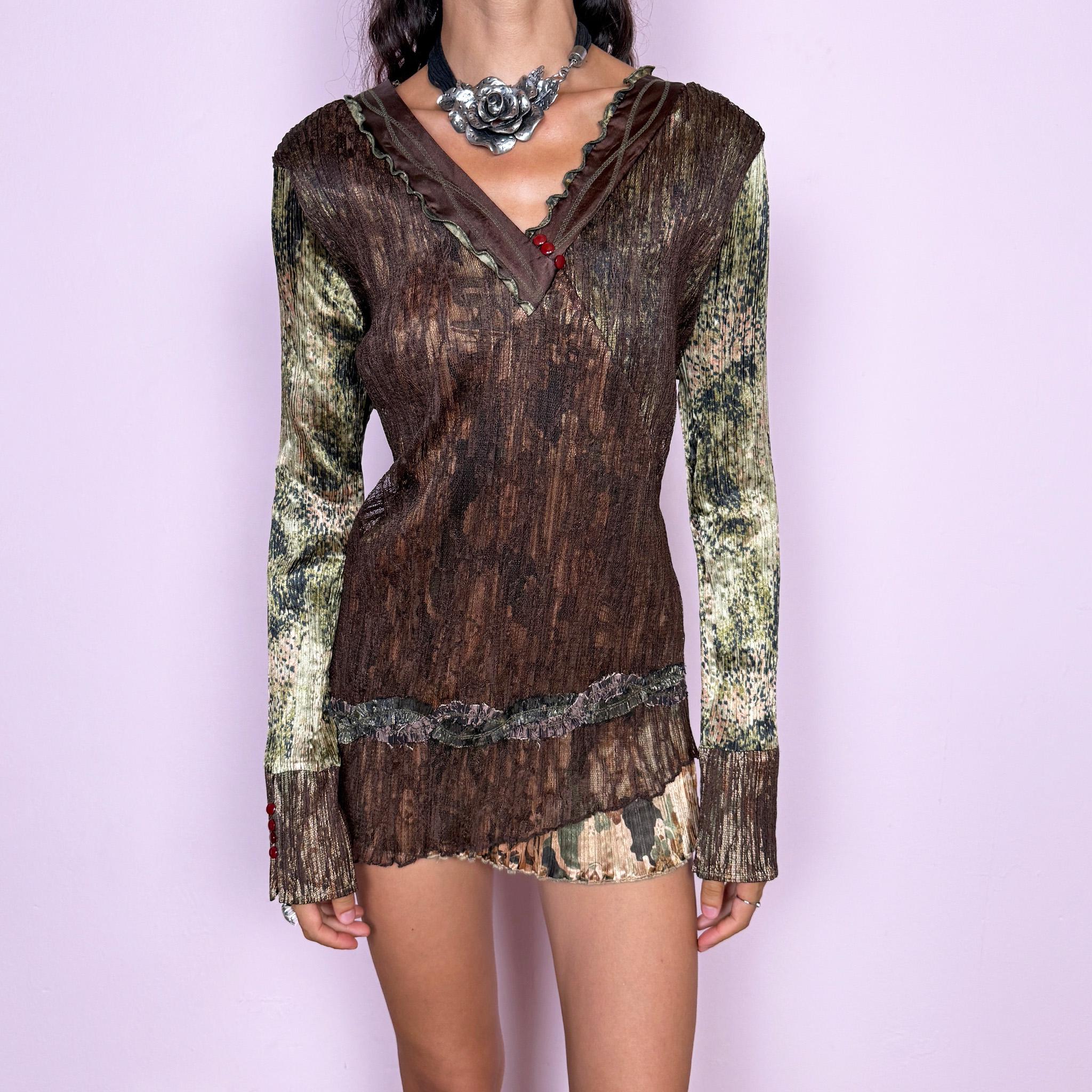Vintage 2000s fitted long sleeve top in pleated stretch fabric with earthy brown, olive and muted green tones. Features contrasting printed sleeves, a layered V neckline, asymmetric hem and textured lace trim. Ideal for earthy fairy, bohemian and deconstructed Y2K outfits. From a French brand, 100% polyester. Excellent vintage condition.