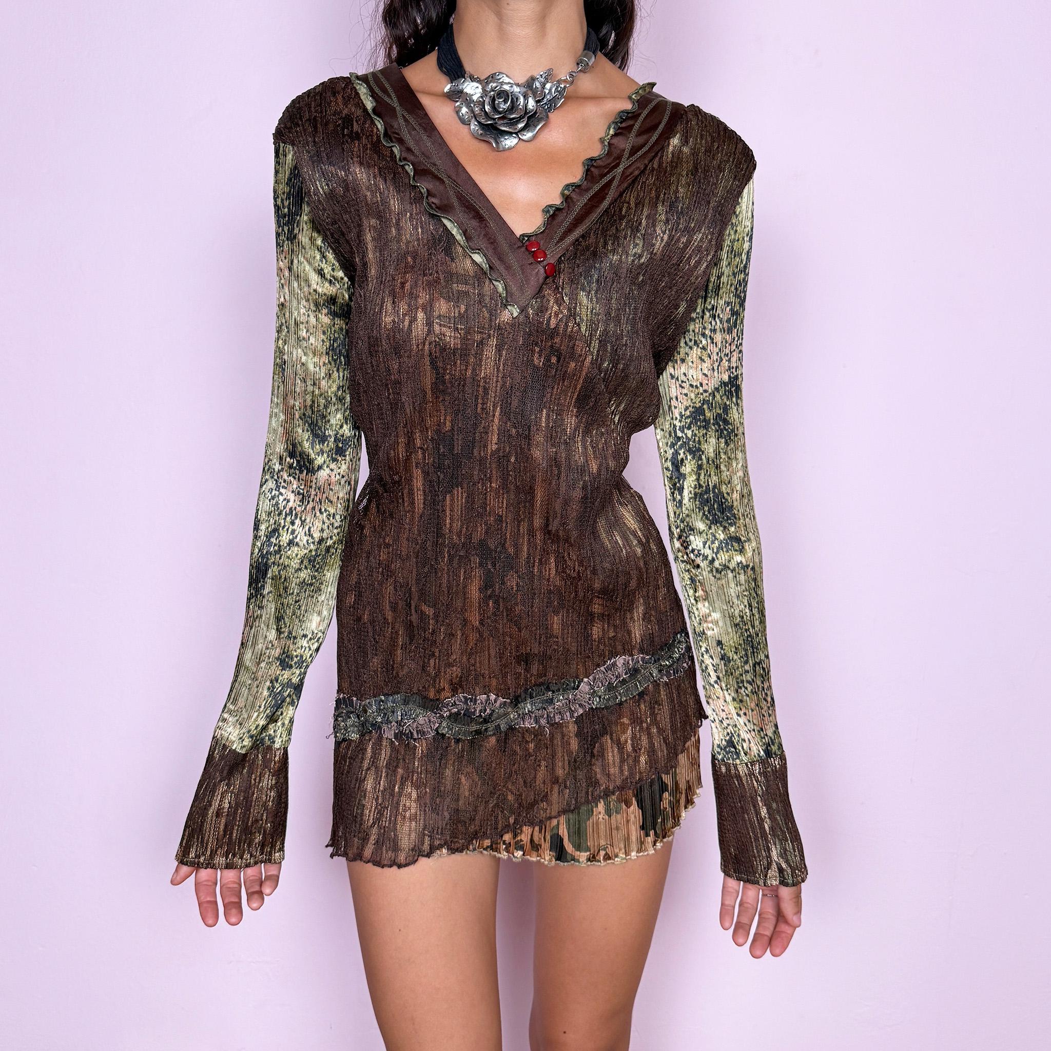 Vintage 2000s fitted long sleeve top in pleated stretch fabric with earthy brown, olive and muted green tones. Features contrasting printed sleeves, a layered V neckline, asymmetric hem and textured lace trim. Ideal for earthy fairy, bohemian and deconstructed Y2K outfits. From a French brand, 100% polyester. Excellent vintage condition.