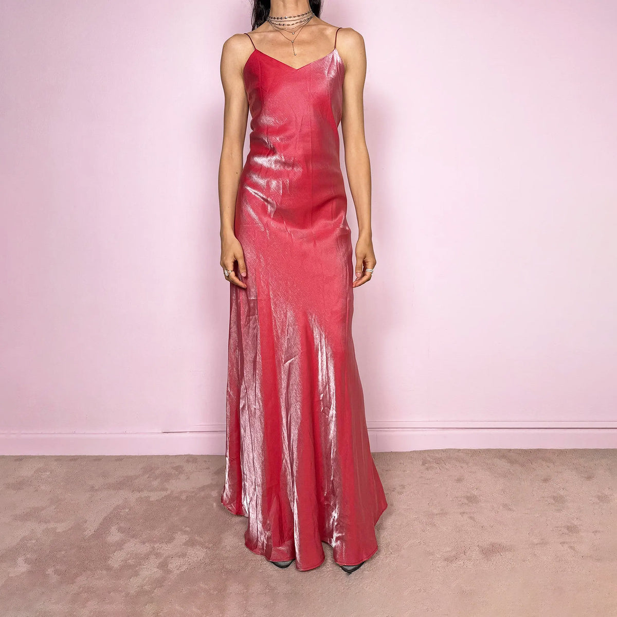 Vintage 2000s feminine dreamy coral maxi dress with an iridescent shiny finish. Elegant slip silhouette with V neckline, delicate spaghetti straps and fluid floor-length drape that moves beautifully. Perfect for formal parties, galas, weddings or special events. Made in France from 100% polyester. Excellent vintage condition.
