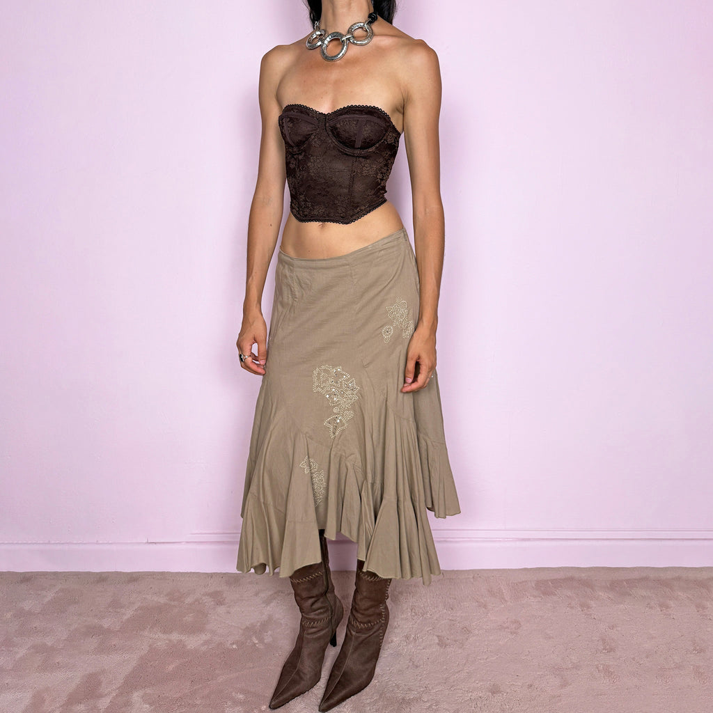 Vintage 2000s khaki beige asymmetric midi skirt in 100% cotton with a side zip closure and no stretch. Features embroidered sequin details, soft paneling, and a flared uneven ruffle hem. Romantic Y2K bohemian style, perfect for fairy summer looks. Can be worn high-waisted for size S or slightly lower on the waist for sizes XS and XXS. From a French brand. Excellent vintage condition.