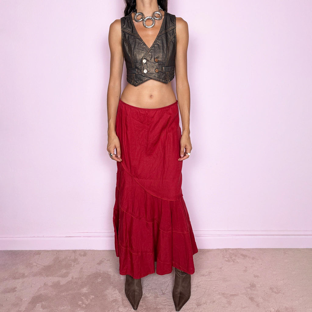 Vintage 2000s red linen midi skirt crafted from 100% linen. Featuring a curved asymmetric seam construction and a layered, flared lower section that creates fluid movement. Finished with a side zip closure. Non-stretch. Can be worn mid-rise for size M or lower on the waist for size S. From a German brand. Great vintage condition.