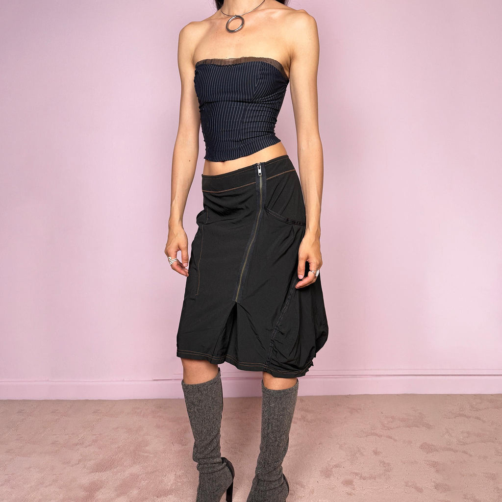 Vintage 2000s lightweight black midi skirt with a dark avant-garde dystopian techwear look. Features pockets, an asymmetric front zip closure, ruched details, contrast topstitching, and a bubble hem effect. No stretch. Can be worn mid rise for size L or lower rise for size M. Great vintage condition.