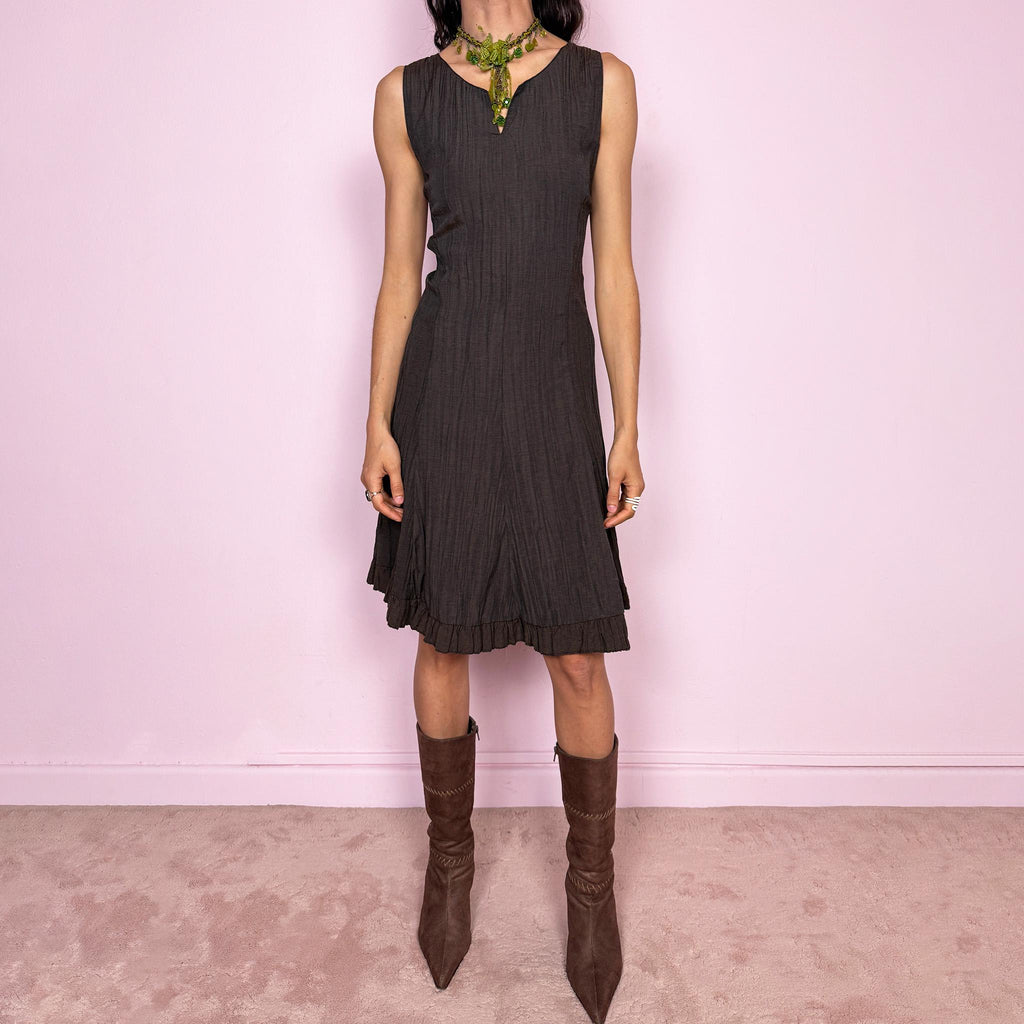 Vintage 2000s dark brown sleeveless midi dress with a crinkle texture and sleek fitted silhouette. Features a soft ruffle hem and back zip closure with a non-stretch fit. Moody avant-garde fairy styling, perfect for spring summer wear, effortless daytime looks, or elevated evening dressing. Made in France by a French brand. Great vintage condition.