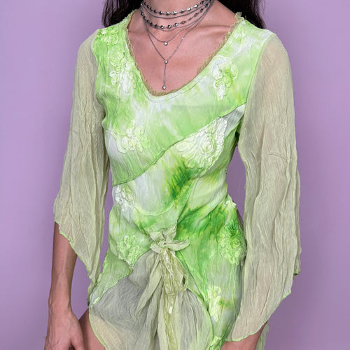 Stunning fairycore vintage 2000s top in many shades of green with a tie dye effect. Features 3/4 bell sleeves, applique details, a draped tie-front design, and an asymmetric pointy hem. Unique flowy silhouette with a bohemian pixie feel, ideal for summer or spring events and festivals. Slightly stretchy fabric. Excellent vintage condition.