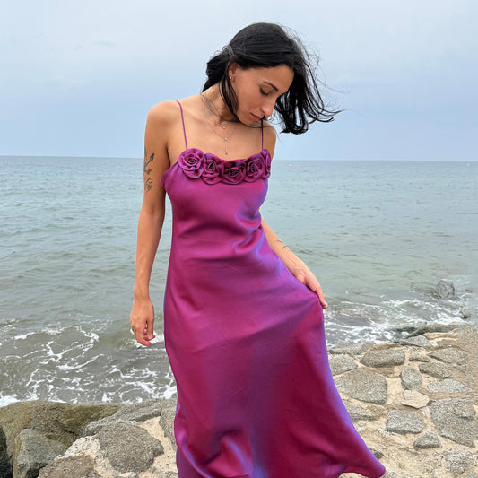 Vintage Y2K iridescent slip midi dress from the 2000s in a stunning maroon tone with blueish undertones that shift toward purple depending on light reflection. Features a sculptural rosette appliqué along the bust and spaghetti straps. The shimmering surface enhances its red carpet appeal, making it ideal for proms, summer weddings, gala events, or romantic evenings. Made in France from a non-stretch polyester viscose blend fabric. Great vintage condition.