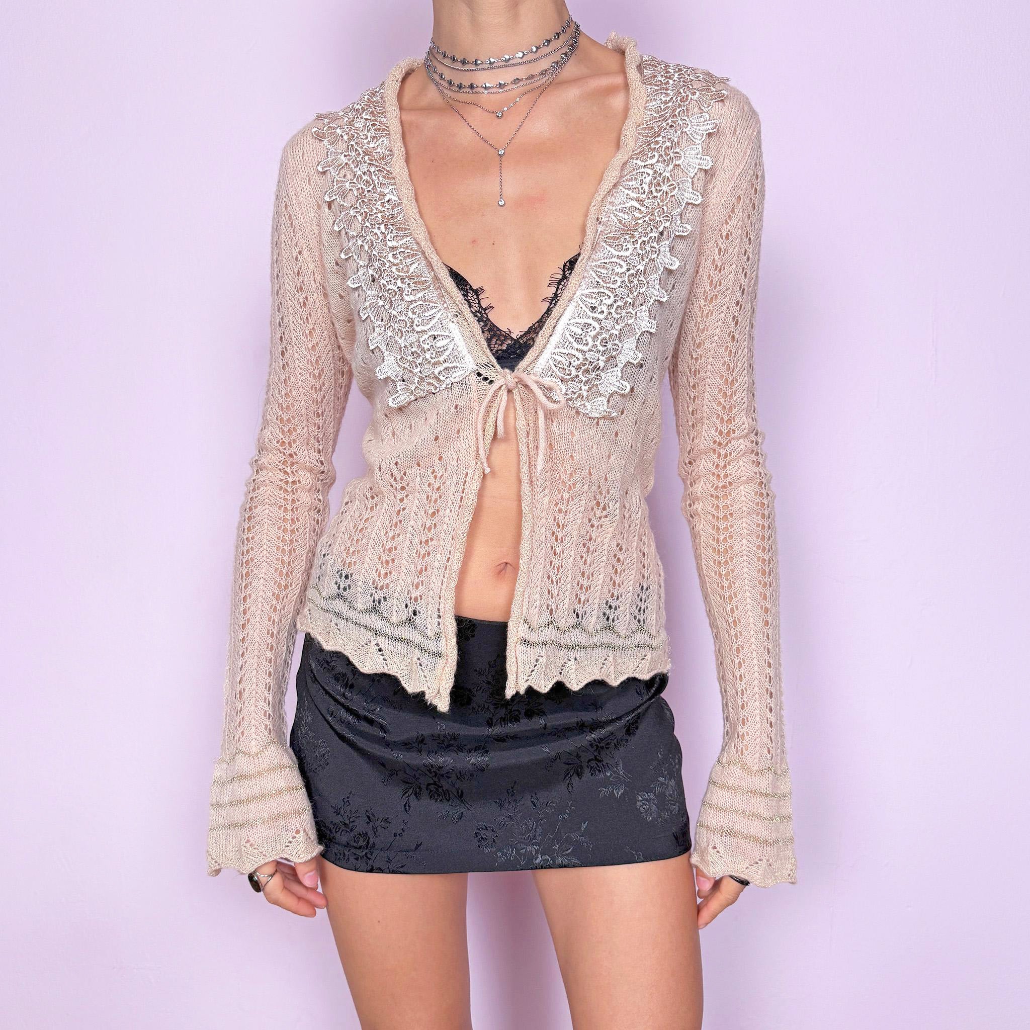 Vintage 2000s romantic soft light pink open-knit cardigan with delicate tie-front closure, golden thread details and a scalloped crochet lace collar. Stretchy cozy lightweight feel, perfect for autumn and winter layering or cute feminine outfits. Sweet coquette balletcore energy. Made from 29% mohair, 38% acrylic, 29% polyamide and 9% polyester. Great vintage condition.
