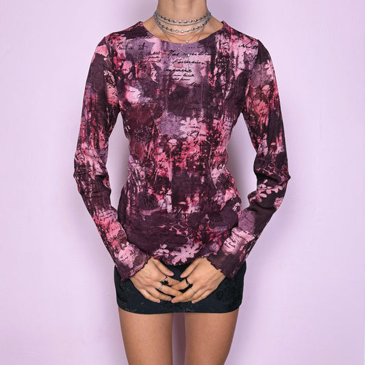 This vintage 2000s purple and pink mesh top channels a futuristic weird-girl aesthetic with its abstract graphic print and sheer long-sleeve design. The stretchy polyester–polyamide fabric creates a fitted silhouette ideal for statement layering in spring or autumn. Perfect for streetwear, grunge looks, or experimental Y2K styling. Excellent vintage condition.