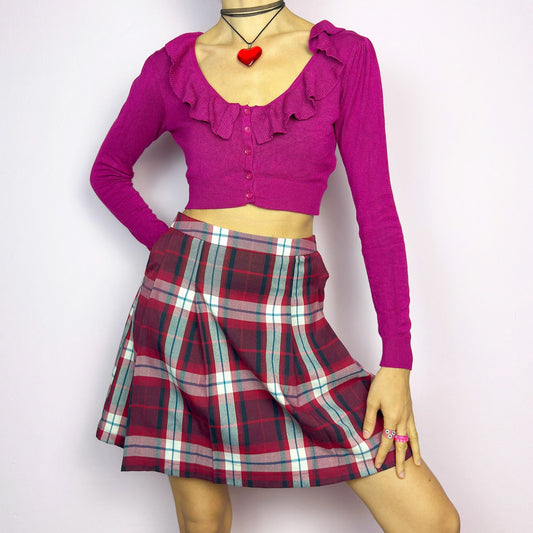The Y2K Red Plaid Pleated Mini Skirt is a vintage 2000s essential featuring a structured pleated design in a bold red, navy, and white plaid pattern. Made from a woven fabric, it’s perfect for preppy, punk, or casual outfits. It has a back zipper closure and pockets, making it an ideal piece for autumn wardrobe. Excellent vintage condition.