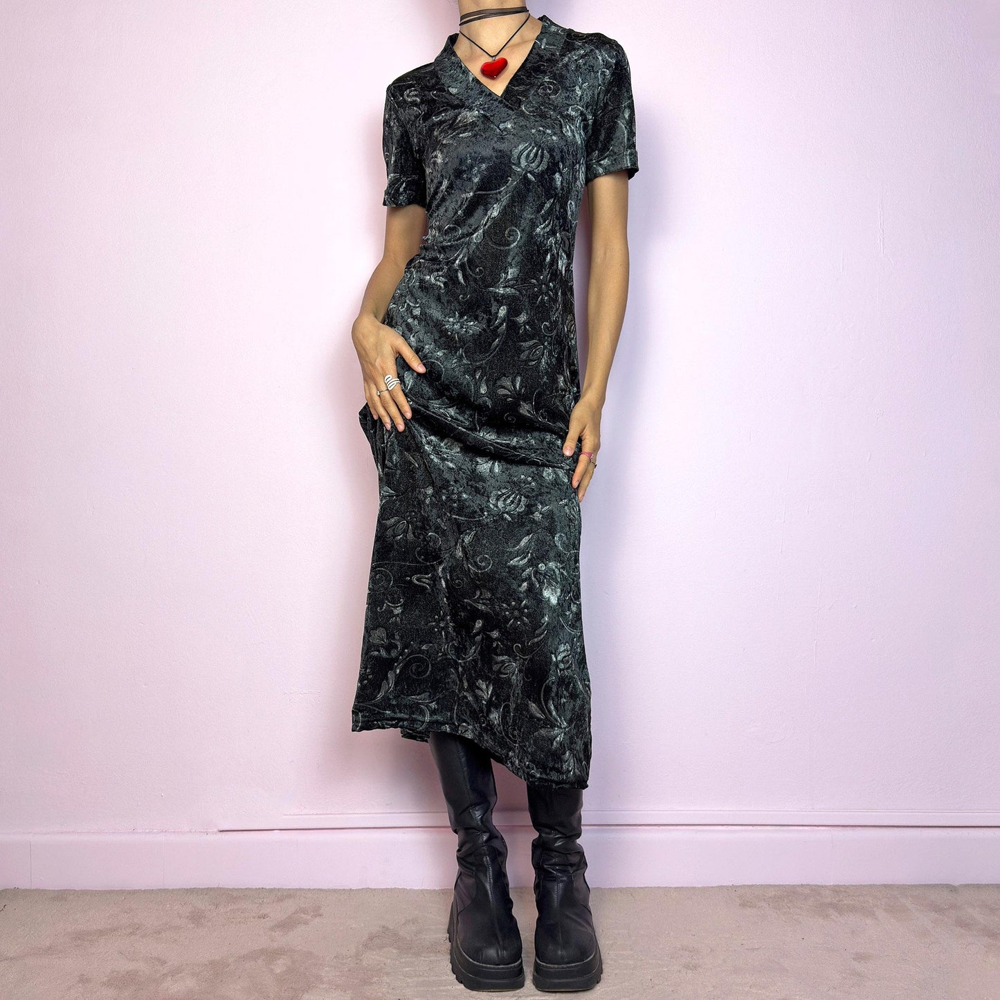 The Vintage 90s Gray Velvet Midi Dress is a moody and elegant 90s piece made from soft, stretchy dark gray velvet with a baroque-style printed pattern. Features a flattering V-neckline, short sleeves, and a sleek longline silhouette. The velvety fabric gives it a luxurious feel while staying comfy. Perfect for witchy aesthetics, gothic romance, or vintage night-out looks.