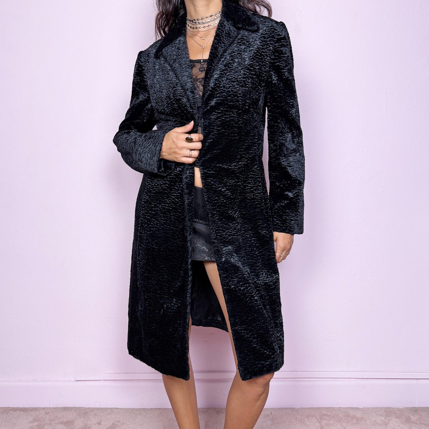 This vintage 2000s black faux fur collared coat features a structured silhouette with shoulder pads, two hook closures, and side pockets. Luxuriously soft and tailored, it’s perfect for formal nights, office wear, or elegant events such as galas or bridal occasions. A timeless classic made from a cotton, polyester, and viscose blend. Great vintage condition.