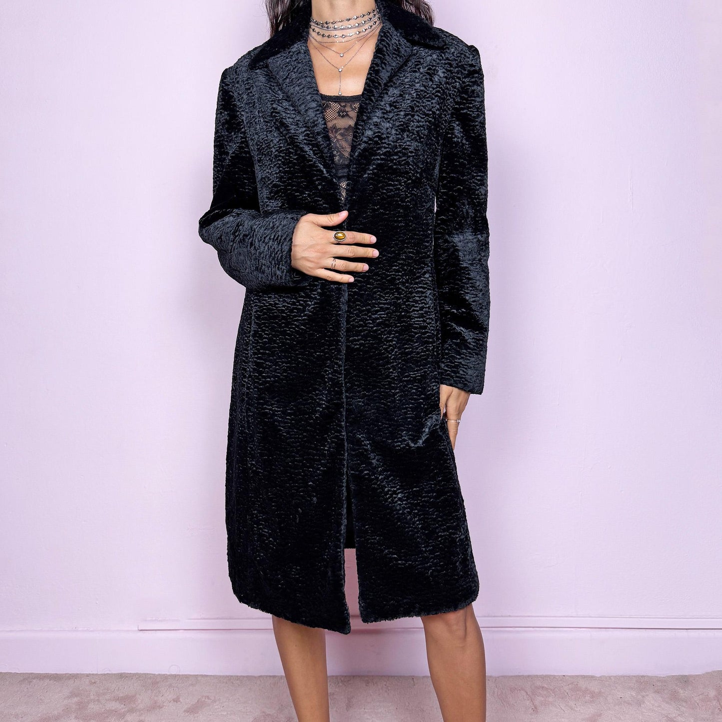 This vintage 2000s black faux fur collared coat features a structured silhouette with shoulder pads, two hook closures, and side pockets. Luxuriously soft and tailored, it’s perfect for formal nights, office wear, or elegant events such as galas or bridal occasions. A timeless classic made from a cotton, polyester, and viscose blend. Great vintage condition.