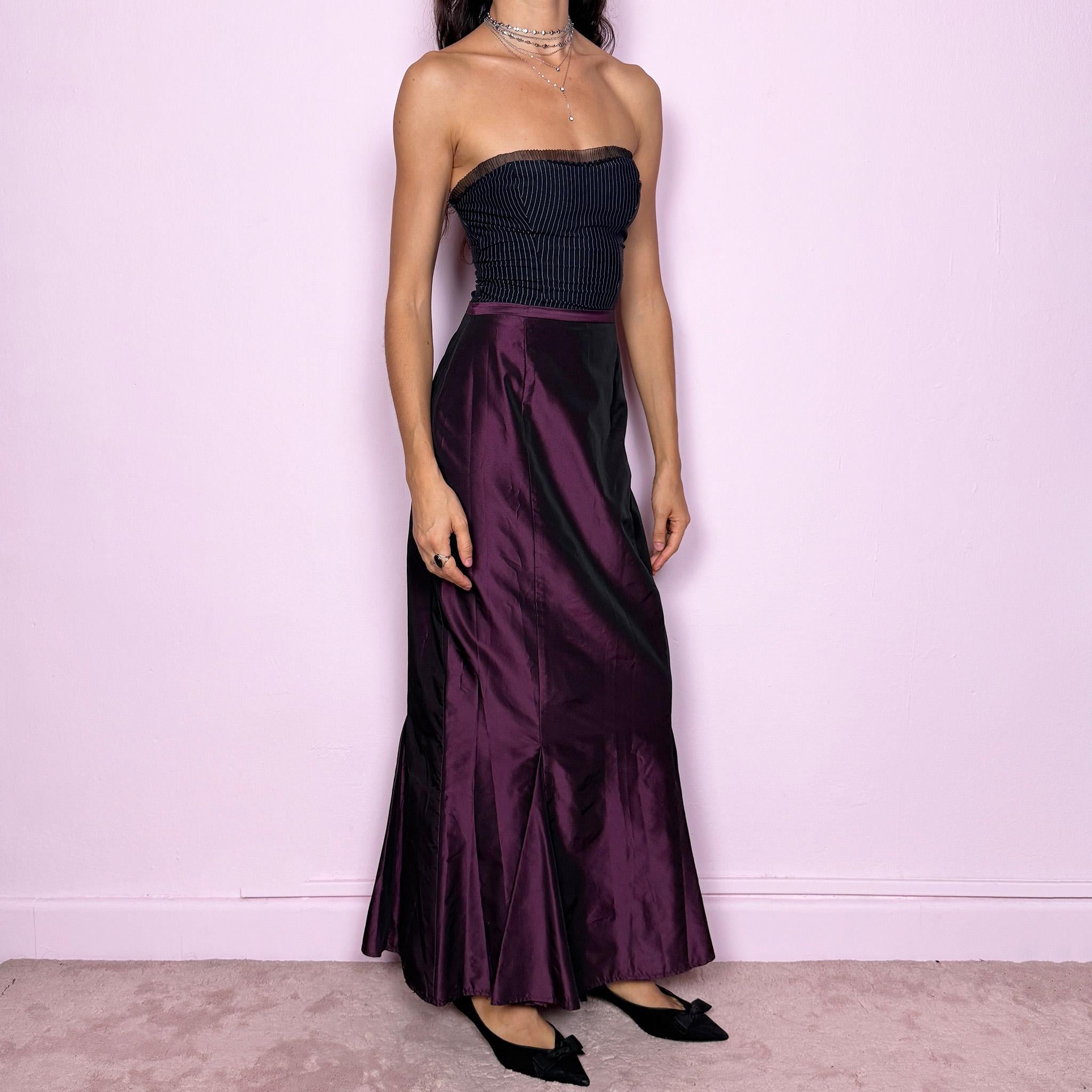 This vintage 90s dark iridescent plum-eggplant maxi skirt features a stunning mermaid silhouette with a side zipper closure. Made from a non-stretch fabric, it radiates witchy, romantic elegance, perfect for gala nights, prom, or formal events. Fits high-waisted for size S. Great vintage condition.