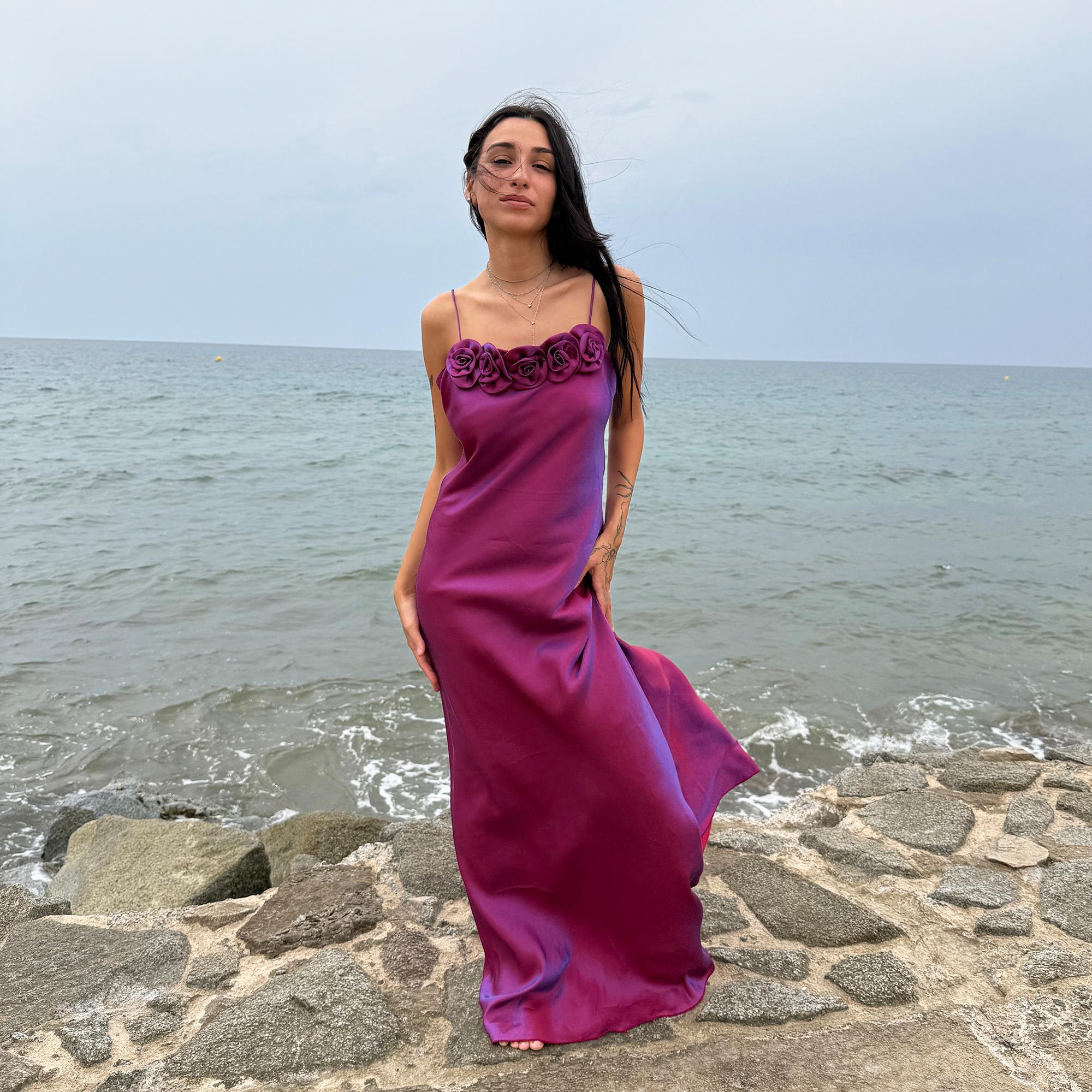 Vintage Y2K iridescent slip midi dress from the 2000s in a stunning maroon tone with blueish undertones that shift toward purple depending on light reflection. Features a sculptural rosette appliqué along the bust and spaghetti straps. The shimmering surface enhances its red carpet appeal, making it ideal for proms, summer weddings, gala events, or romantic evenings. Made in France from a non-stretch polyester viscose blend fabric. Great vintage condition.