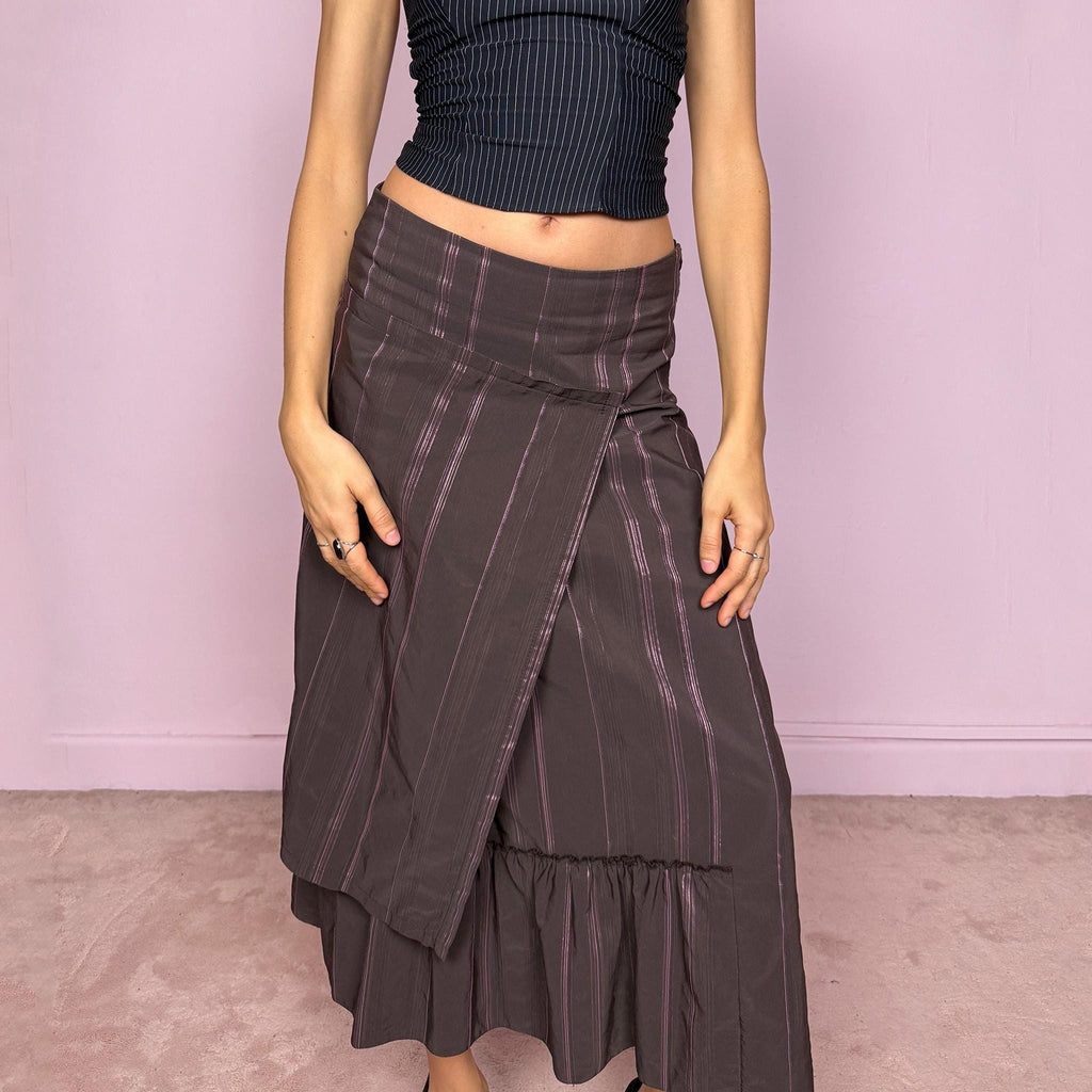 Vintage 2000s brown pinstripe midi skirt with deconstructed layered design and subtle pink stripes. Features side zip closure, ruffle hem, and structured no-stretch fabric. Can be worn mid to low rise for XXS/XS or high waisted for S. Very unique fairycore grunge futuristic piece with elegant edge. Excellent vintage condition.