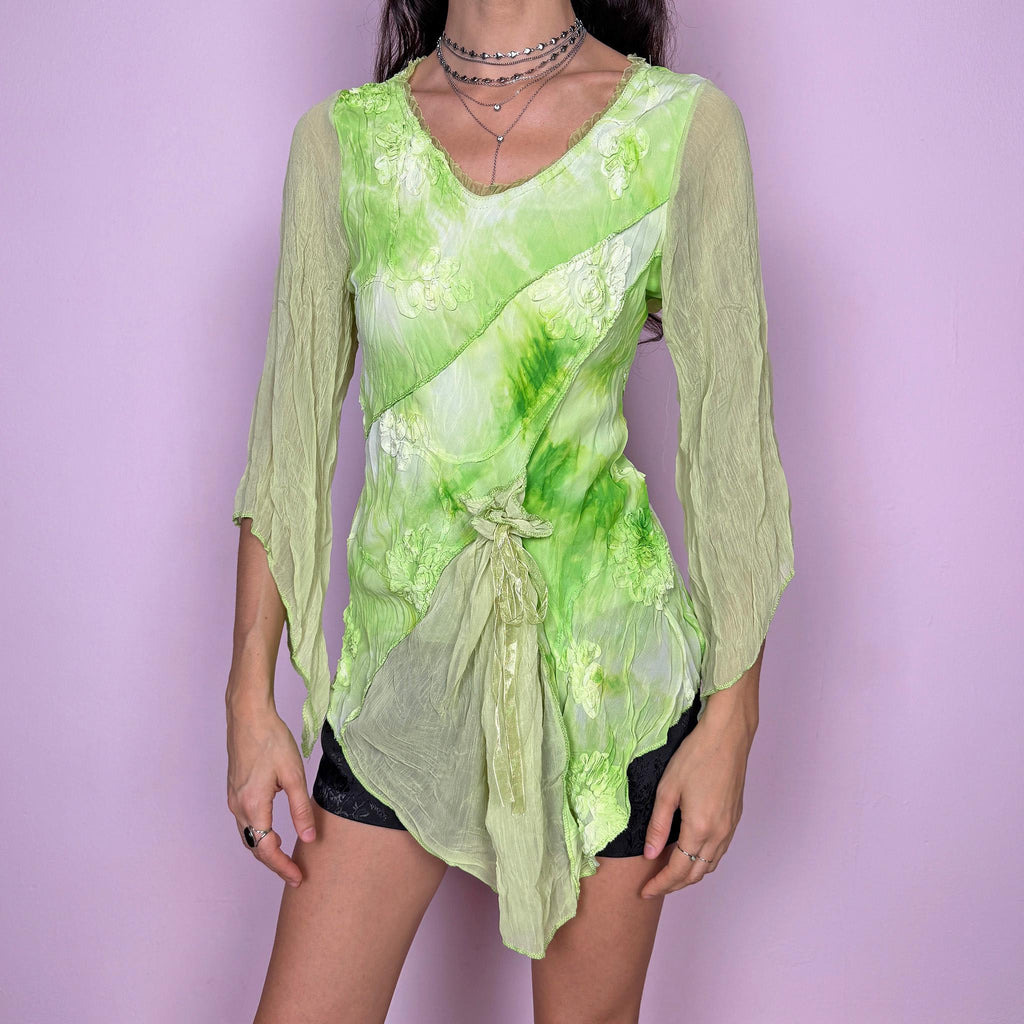 Stunning fairycore vintage 2000s top in many shades of green with a tie dye effect. Features 3/4 bell sleeves, applique details, a draped tie-front design, and an asymmetric pointy hem. Unique flowy silhouette with a bohemian pixie feel, ideal for summer or spring events and festivals. Slightly stretchy fabric. Excellent vintage condition.
