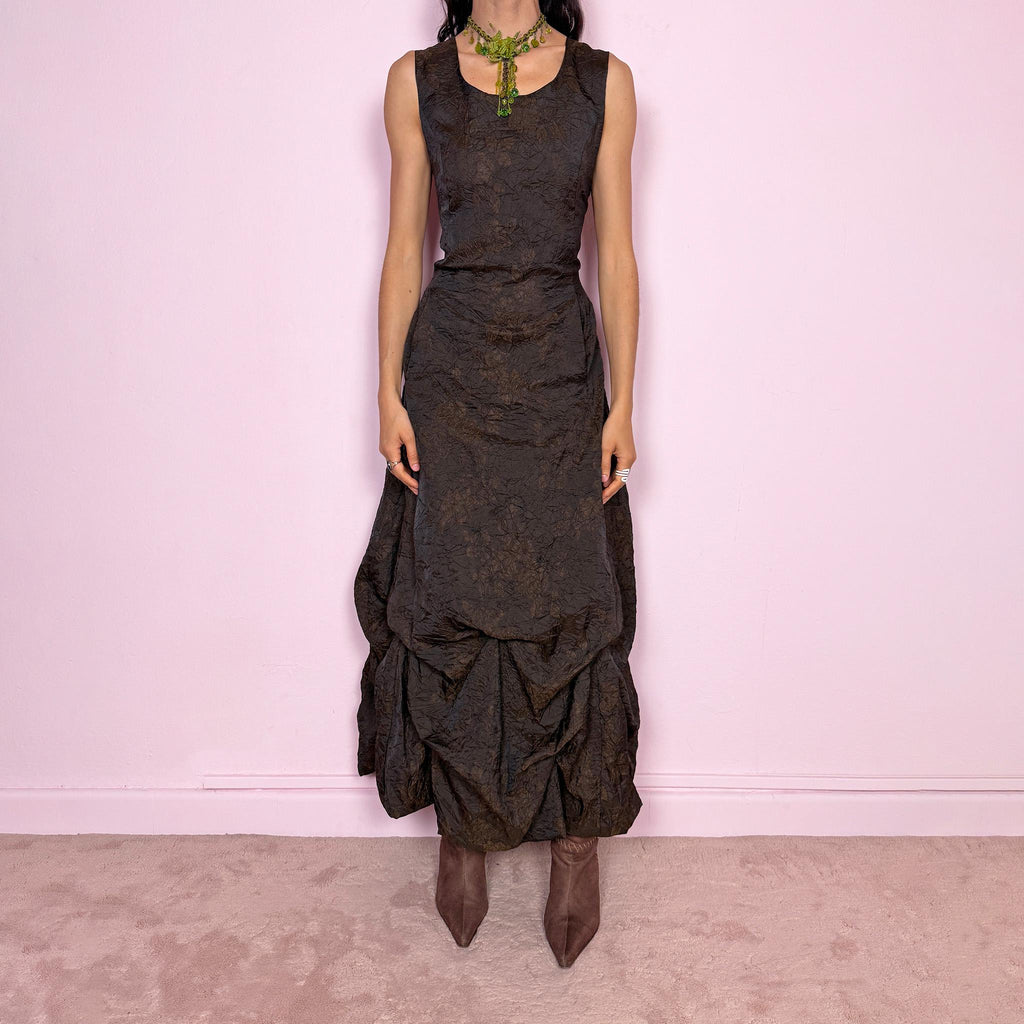 Vintage 90s dark brown sleeveless midi dress with a crinkle texture and subtle floral pattern. Features a voluminous draped balloon bubble hem and lace-up back for a fitted silhouette. Non-stretch design with avant-garde formal elegance, perfect for night events or statement evenings. Made in France from 50% acetate and 50% polyester. Excellent vintage condition.