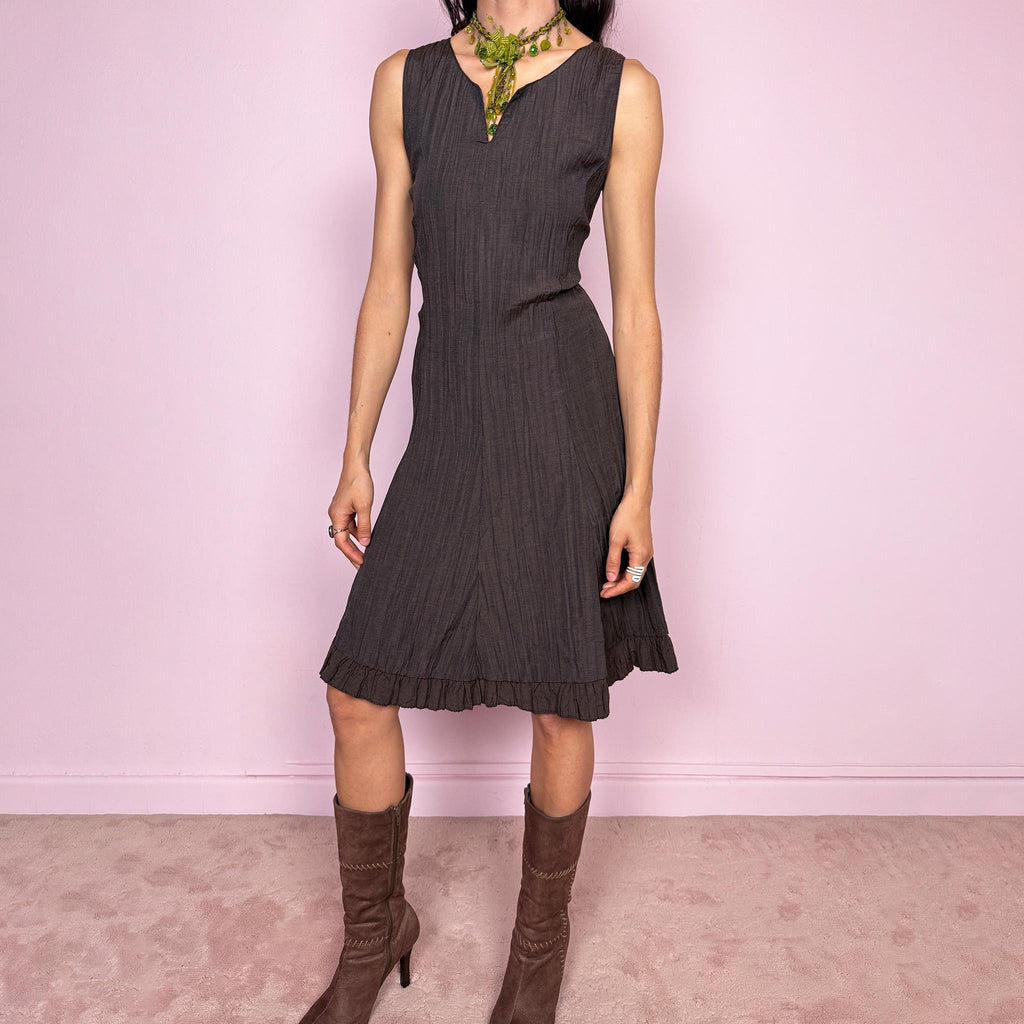 Vintage 2000s dark brown sleeveless midi dress with a crinkle texture and sleek fitted silhouette. Features a soft ruffle hem and back zip closure with a non-stretch fit. Moody avant-garde fairy styling, perfect for spring summer wear, effortless daytime looks, or elevated evening dressing. Made in France by a French brand. Great vintage condition.