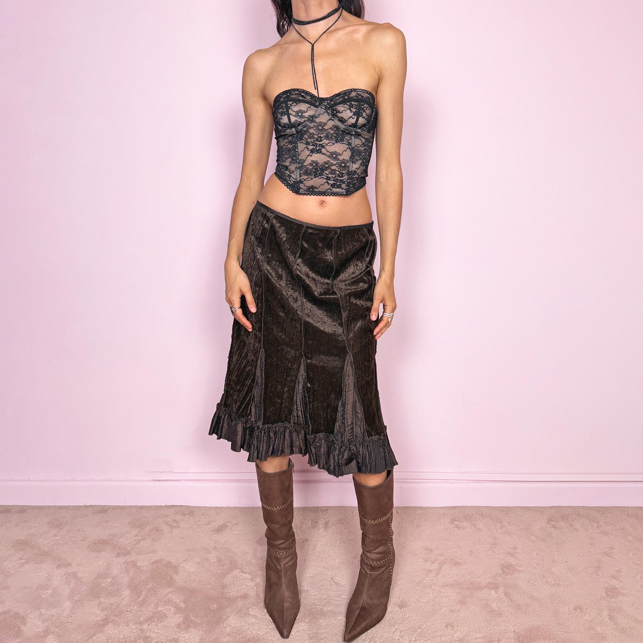 Vintage 90s dark brown velvet midi skirt with a whimsical fairycore feel. Features soft godet inserts creating a flared silhouette and a ruffle hem for movement. Back zip closure with slight stretch. Can be worn high waisted for size L or low rise for size M. Perfect for autumn winter avant garde styling. Great vintage condition.