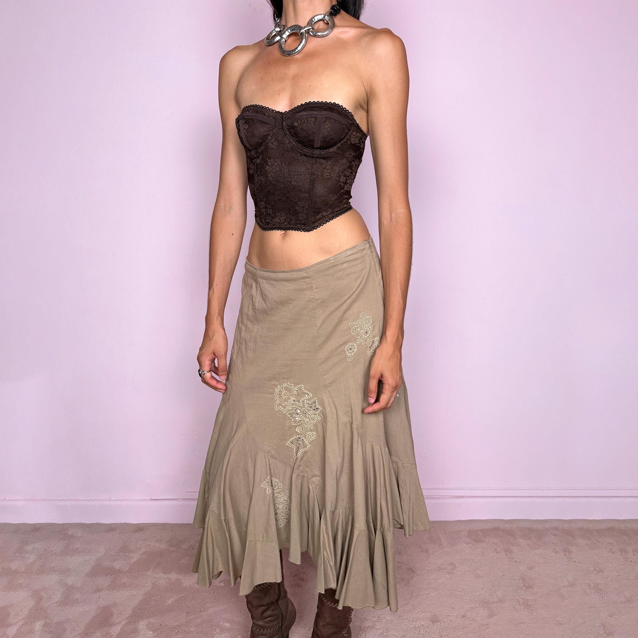 Vintage 2000s beige asymmetric midi skirt in 100% cotton with a side zip closure and no stretch. Features embroidered sequin details, soft paneling and a flared uneven ruffle hem. Romantic Y2K bohemian style, perfect for fairy summer looks. Can be worn mid rise for size M or lower rise for S. From a French brand. Excellent vintage condition.