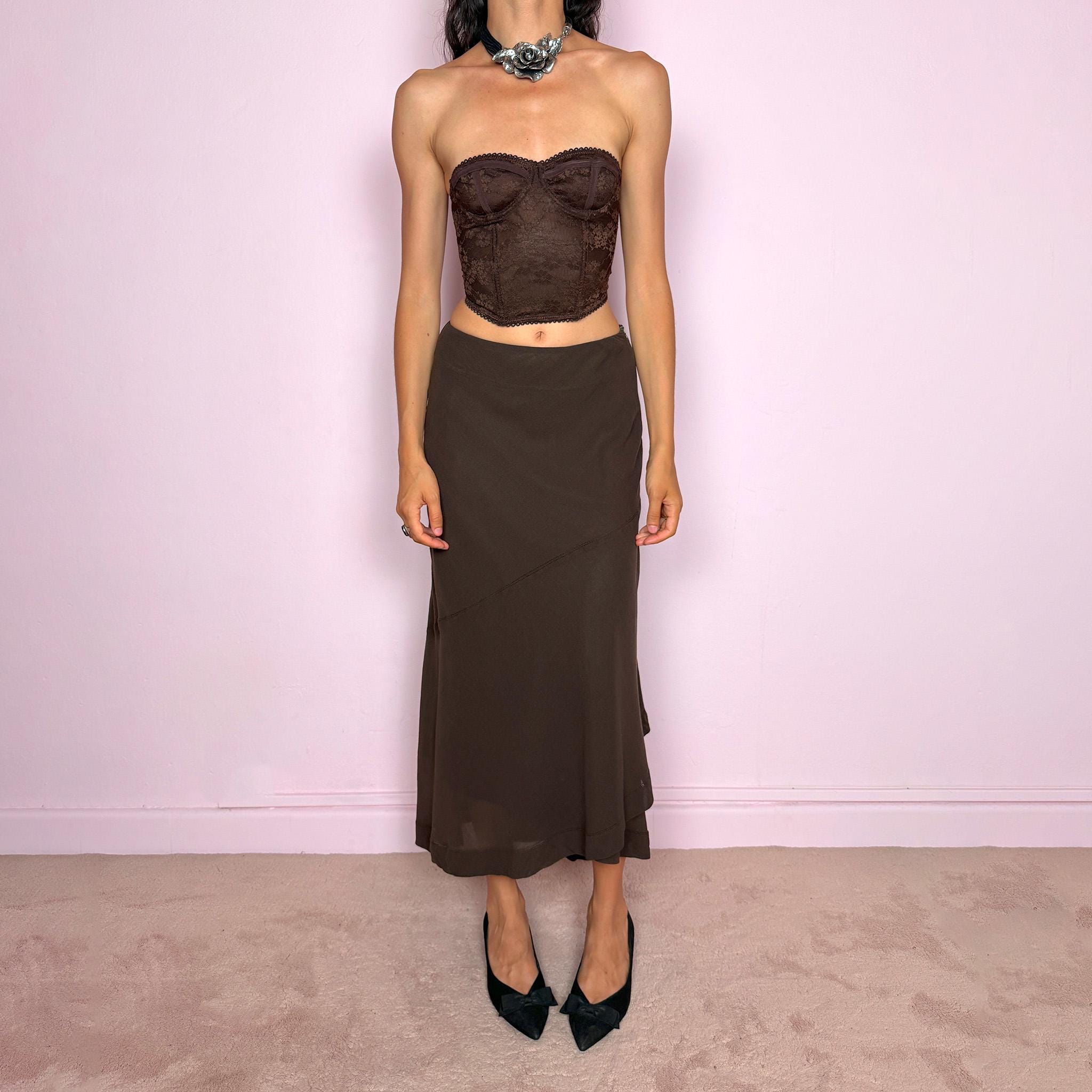 Vintage 2000s Alberta Ferretti brown A-line skirt, made in Italy from a 90% virgin wool and 10% nylon blend. Designed with a side zip closure, no stretch, and an asymmetric layered panel. An elegant and versatile Italian designer piece. Can be worn high-waisted on size S, or slightly lower on the waist for XS and XXS. Excellent vintage condition.