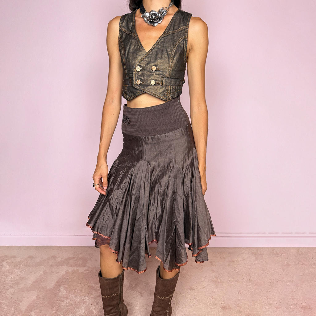 Vintage 2000s brown midi skirt crafted from a 70% silk and 30% cotton blend, with asymmetric godet panels and a wide waistband. Finished with a side zip closure and a full 100% cotton lining with delicate purple lace trim at the hem. A beautifully constructed Y2K piece from a Spanish brand, perfect for a romantic fairycore or bohemian look. Can be worn mid-rise for size XS or slightly lower on the waist for size XXS. Excellent vintage condition.