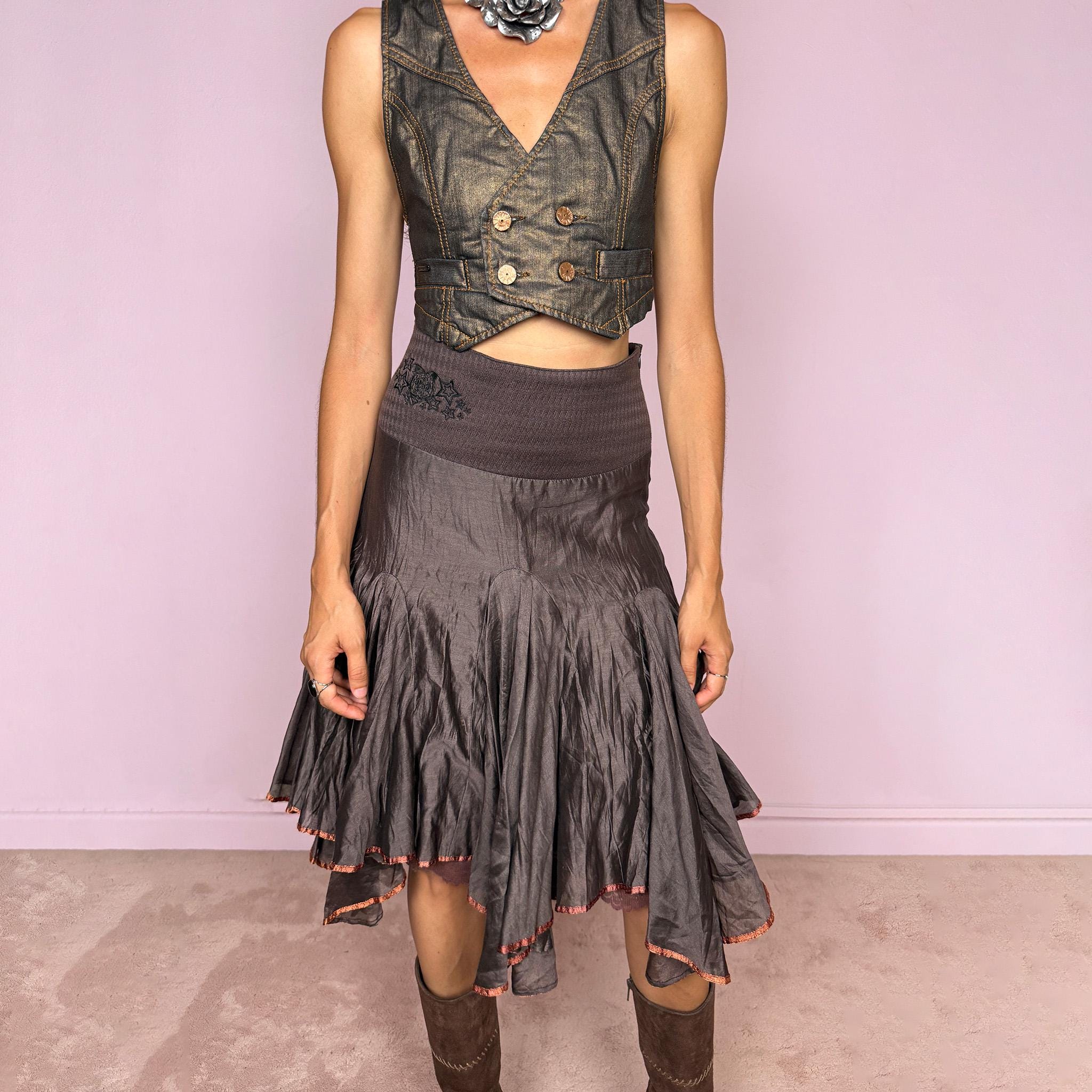 Vintage 2000s brown midi skirt crafted from a 70% silk and 30% cotton blend, with asymmetric godet panels and a wide waistband. Finished with a side zip closure and a full 100% cotton lining with delicate purple lace trim at the hem. A beautifully constructed Y2K piece from a Spanish brand, perfect for a romantic fairycore or bohemian look. Can be worn mid-rise for size XS or slightly lower on the waist for size XXS. Excellent vintage condition.