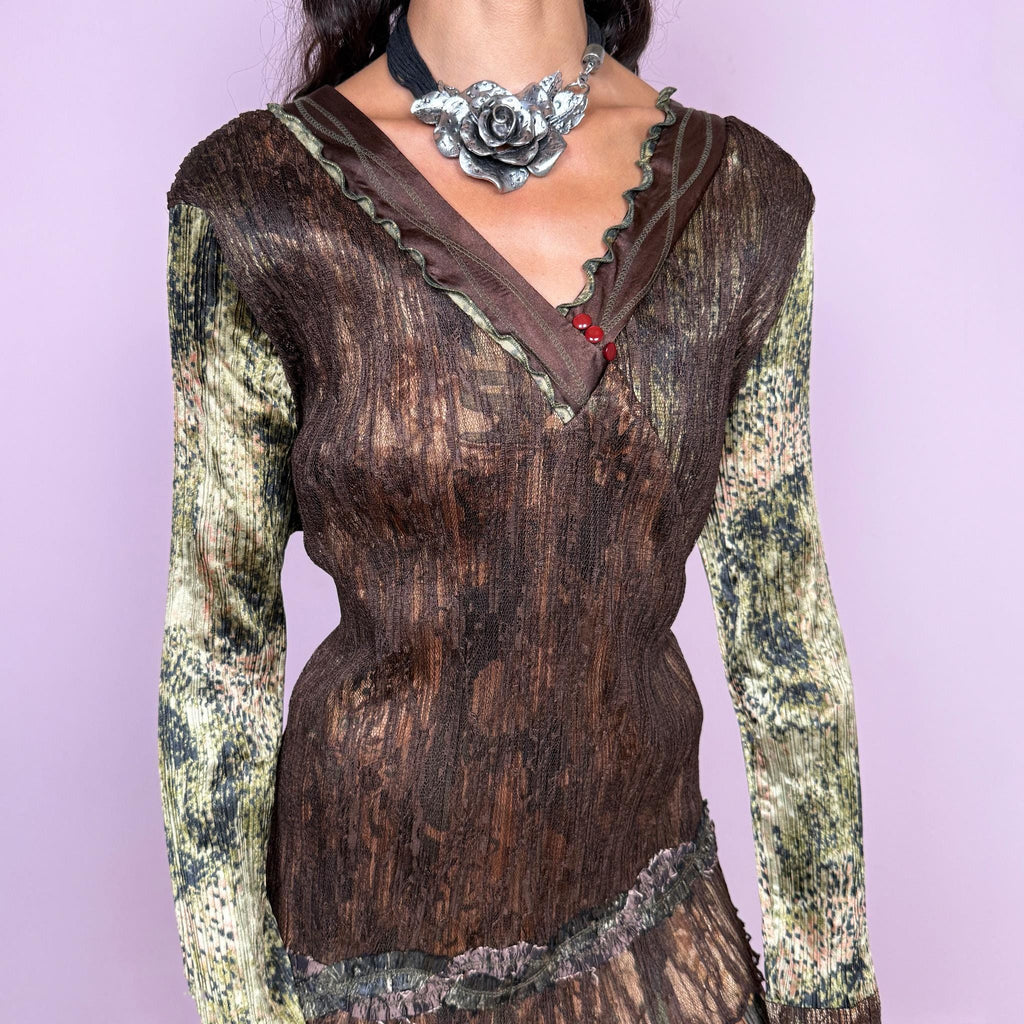 Vintage 2000s fitted long sleeve top in pleated stretch fabric with earthy brown, olive and muted green tones. Features contrasting printed sleeves, a layered V neckline, asymmetric hem and textured lace trim. Ideal for earthy fairy, bohemian and deconstructed Y2K outfits. From a French brand, 100% polyester. Excellent vintage condition.