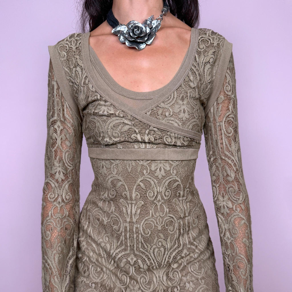 Vintage 2000s Save the Queen midi dress in an antique golden beige-brown tone, crafted from intricate stretch lace with an ornate baroque-inspired pattern throughout. Features long semi-sheer lace sleeves, a wide scoop neckline, layered asymmetric panel detailing across the bust, and a side zip closure. An elegant Y2K Italian design. Made in Italy from 100% polyamide. Excellent vintage condition.
