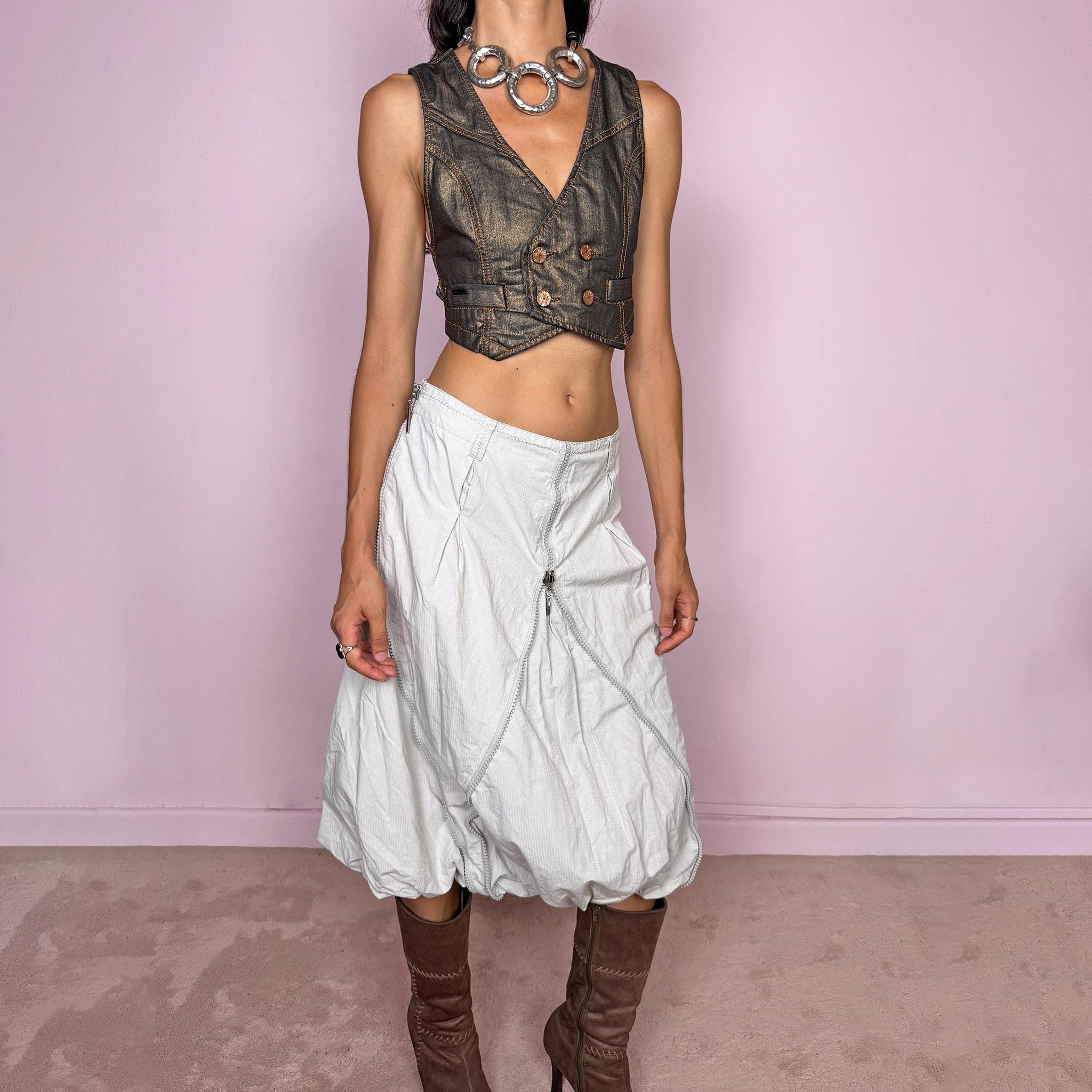 Vintage 2000s light gray midi skirt featuring a voluminous bubble silhouette with sculptural panel construction, curved seam detailing, and exposed silver-tone zippers that create a distinctive deconstructed, utility, avant-garde, futuristic look. Can be worn mid- to high-waisted for size L or lower on the waist for size M. Made by a Danish brand from a 60% cotton and 40% polyester blend with no stretch and finished with a side zip closure. Excellent vintage condition.