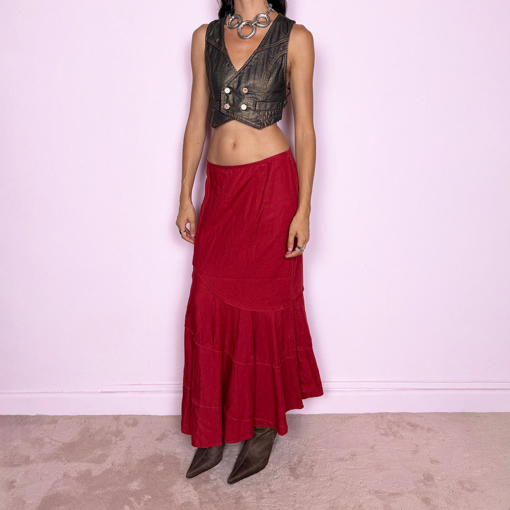 Vintage 2000s red linen midi skirt crafted from 100% linen. Featuring a curved asymmetric seam construction and a layered, flared lower section that creates fluid movement. Finished with a side zip closure. Non-stretch. Can be worn mid-rise for size M or lower on the waist for size S. From a German brand. Great vintage condition.